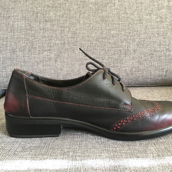 Naot Lako in Volcanic Red - Picture 3 of 6